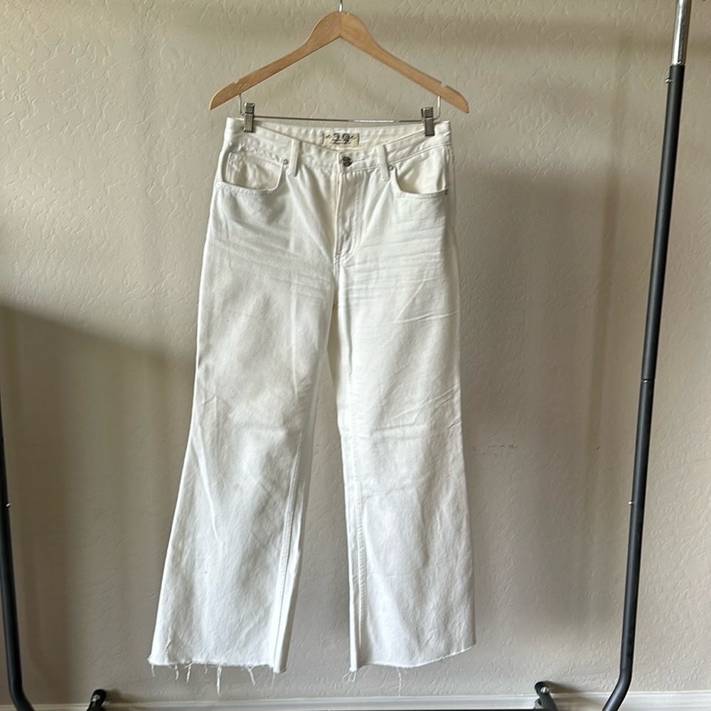 We The Free Wide Leg White Denim High Waisted Raw Hem, size 29